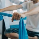 Ergotherapie für zu Hause nach Methoden des Alfried Krupp Krankenhauses: Arme in Bewegung gegen die Schwerkraft